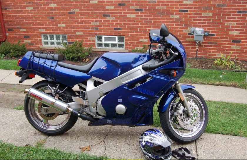 Yamaha FZR 600
