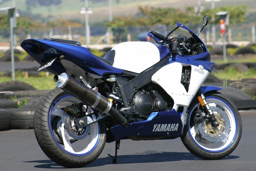 Yamaha FZR 600