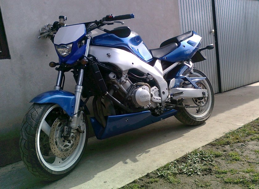 Yamaha fzr600r