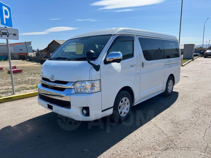 Тойота Хайс 2017 год