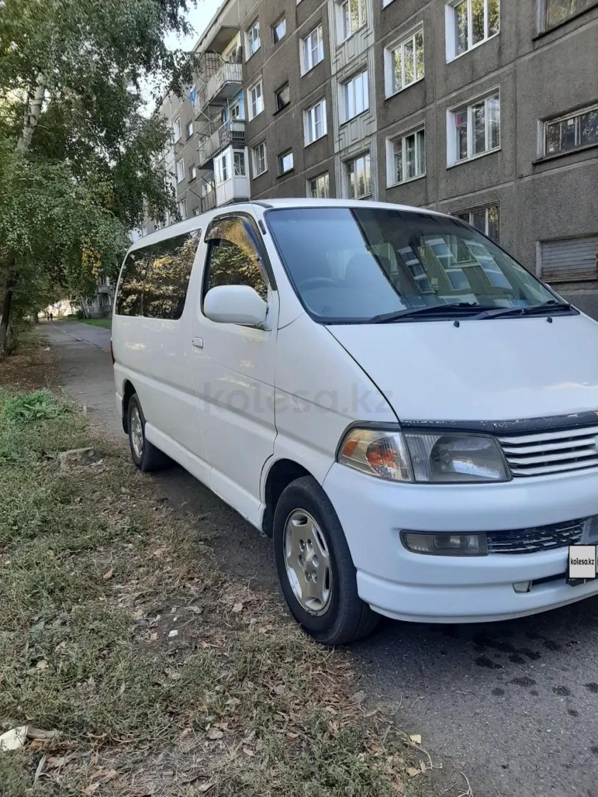 Toyota Hiace Regius 2000