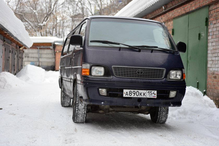 Toyota Hiace 4