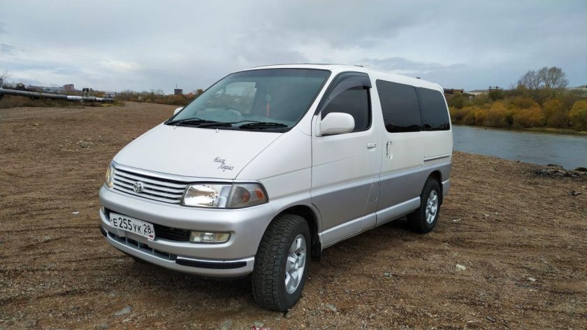 Тойота Хайс Региус