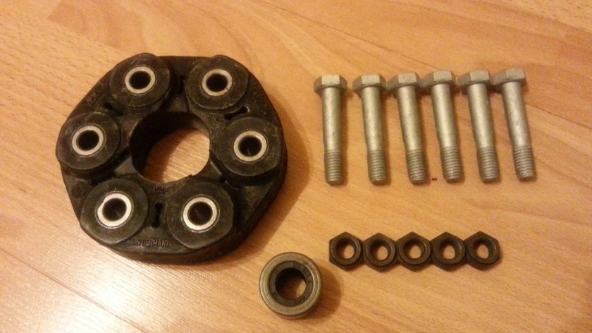 Болты эластичной муфты кардана BMW е34