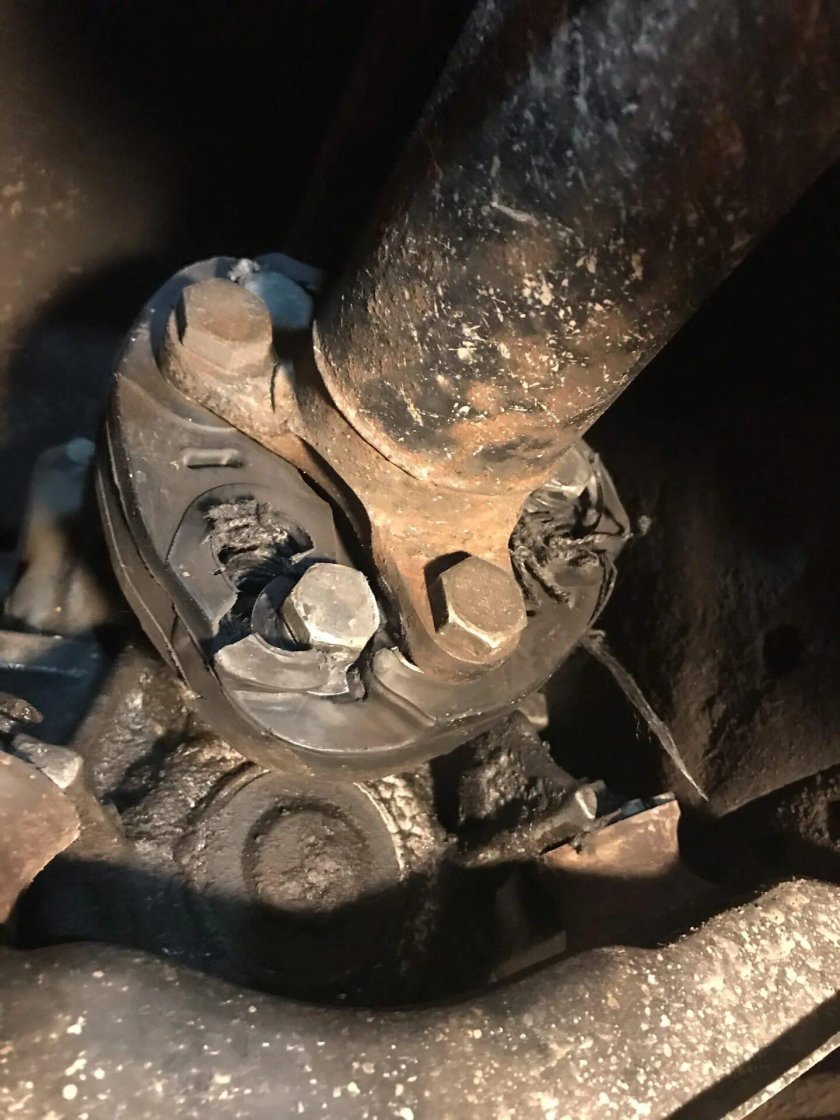 Болты эластичной муфты кардана BMW е34