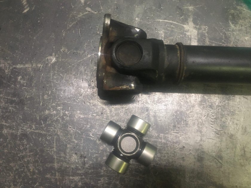 Крестовина кардана е34