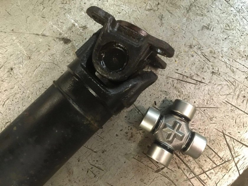 Крестовина кардана БМВ е34