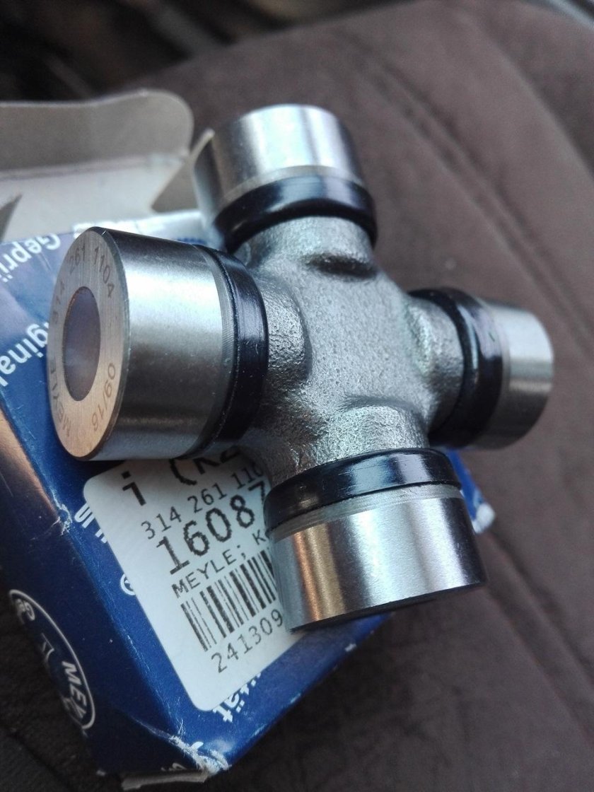 Крестовина карданного вала BMW e39