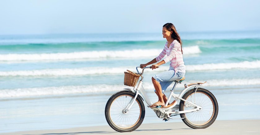 На велосипеде вдоль моря