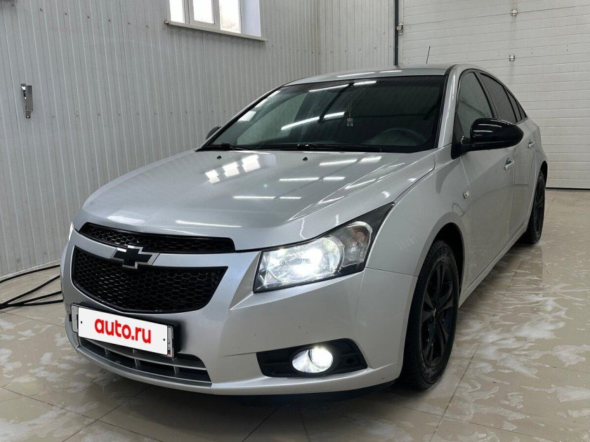 Chevrolet cruze 2011 серебристый