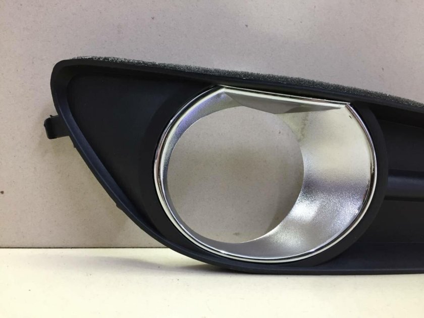 Рамка противотуманной фары левая toyota camry