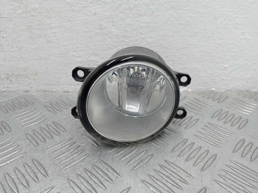 Фара противотуманная левая toyota