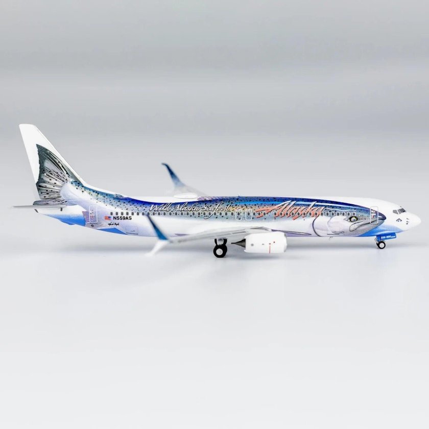 Самолет модель Boeing 737-800