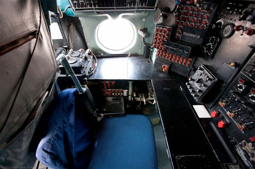 АН 26 кабина