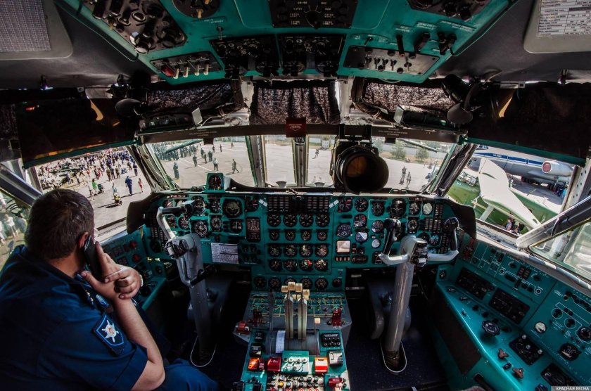 Ил 76 МД кабина пилотов