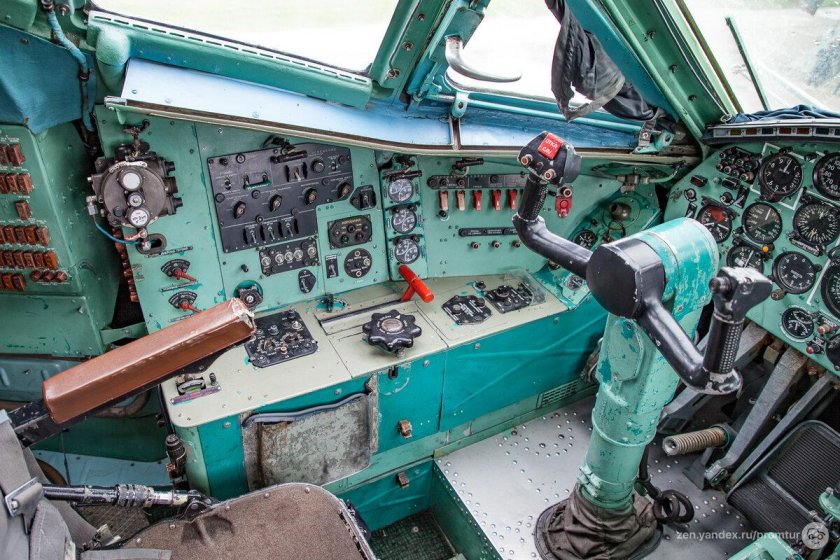 Кабина штурмана АН-22