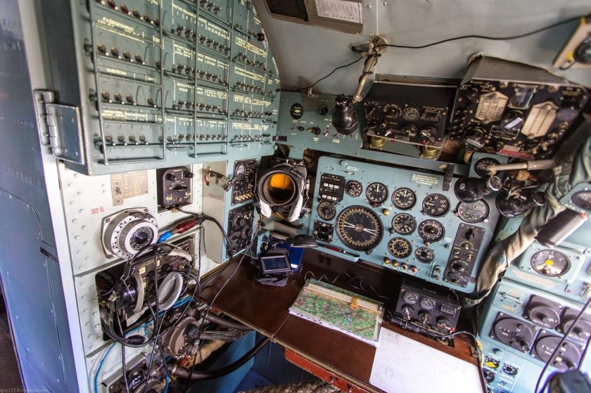 Ил 18 кабина