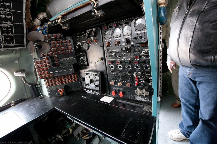 АН 26 кабина