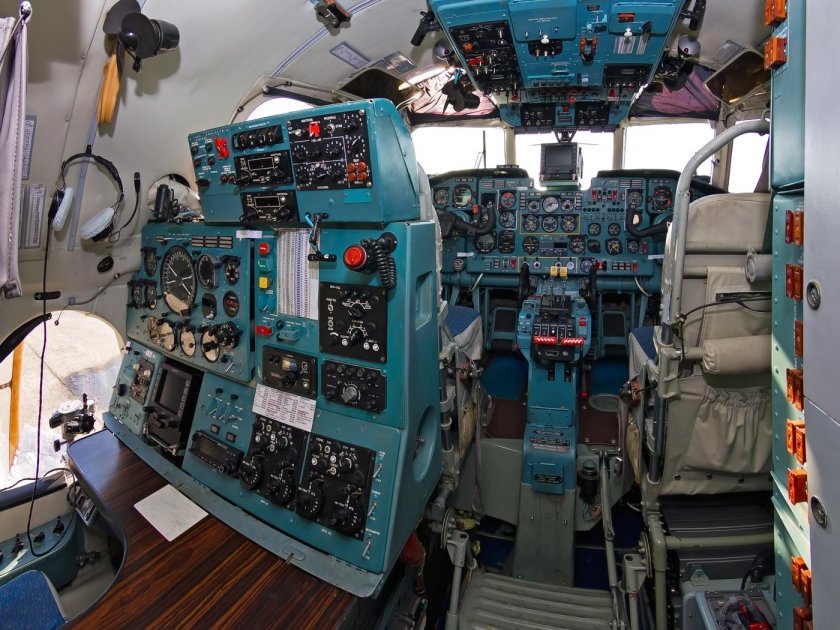 АН 26 кабина