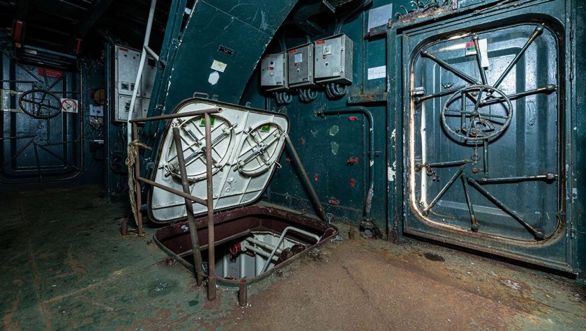 Заброшенный корабль внутри