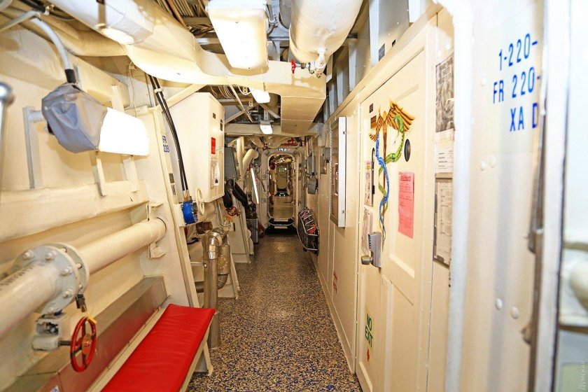 Военный корабль внутри