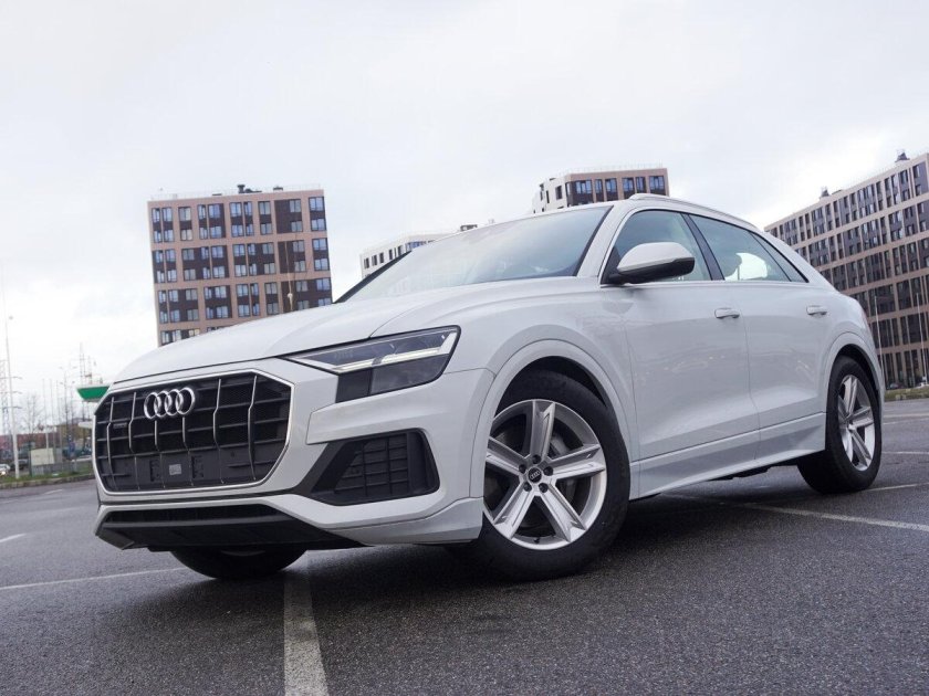 Белая Ауди ку 8 красивое фото