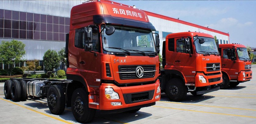 Китайский грузовик Dongfeng 2023 тягач