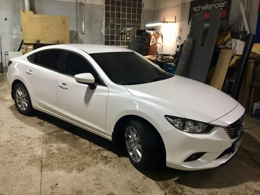 Мазда 6 белая тонированная