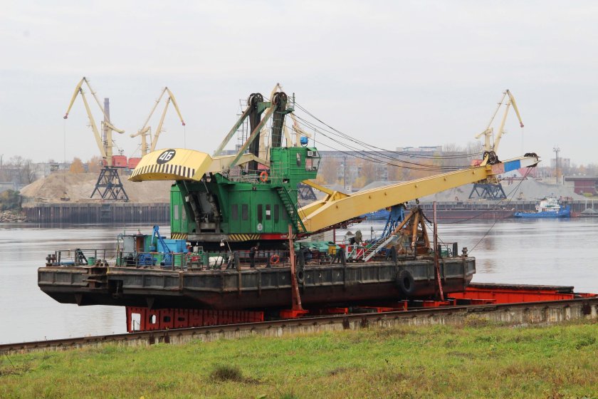 Плавучий кран Hyundai-10000