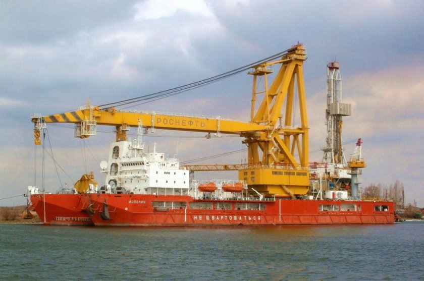 Исполин плавкран Астрахань