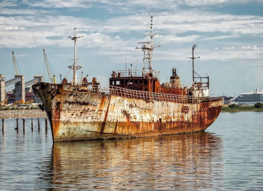 Ольхон Ржавый корабль