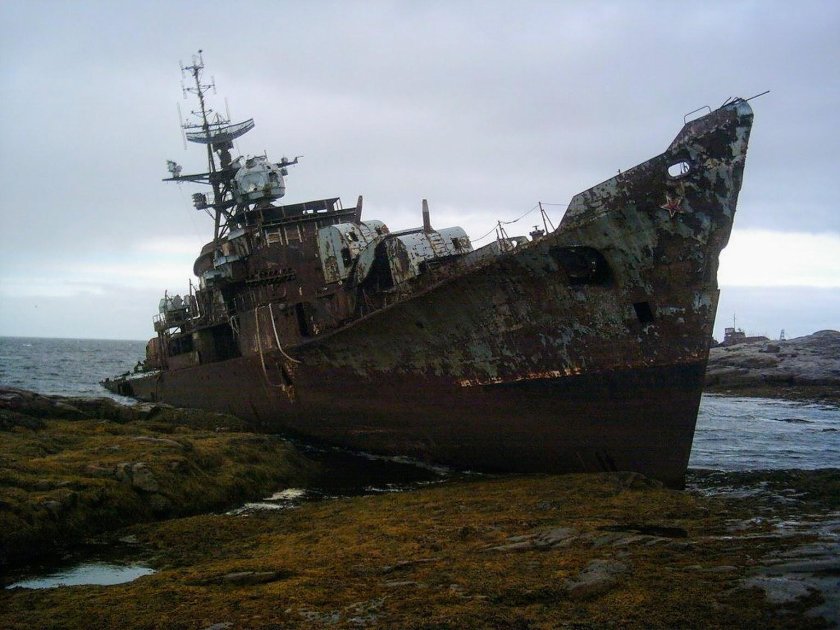 Кладбище военных кораблей Мурманск
