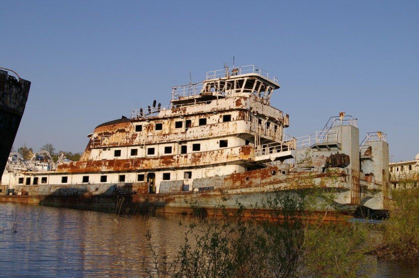 Затон память Парижской Коммуны кладбище кораблей