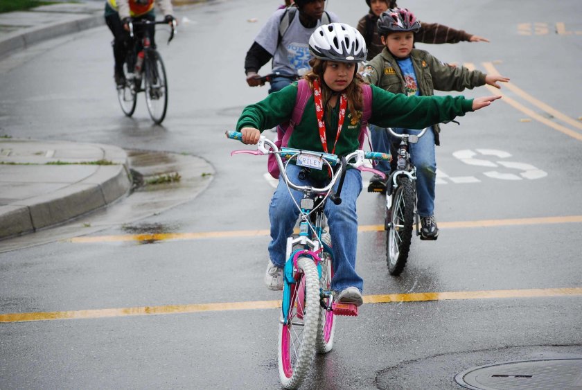 Кататься на велосипеде