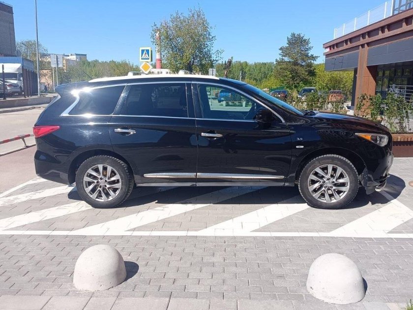 Черная инфинити