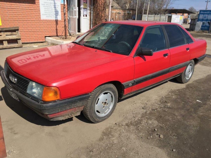 Ауди 100 1984 красный
