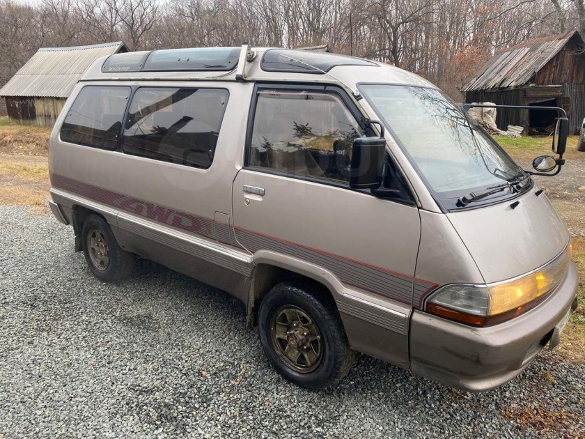 Toyota Master Ace Surf 1990