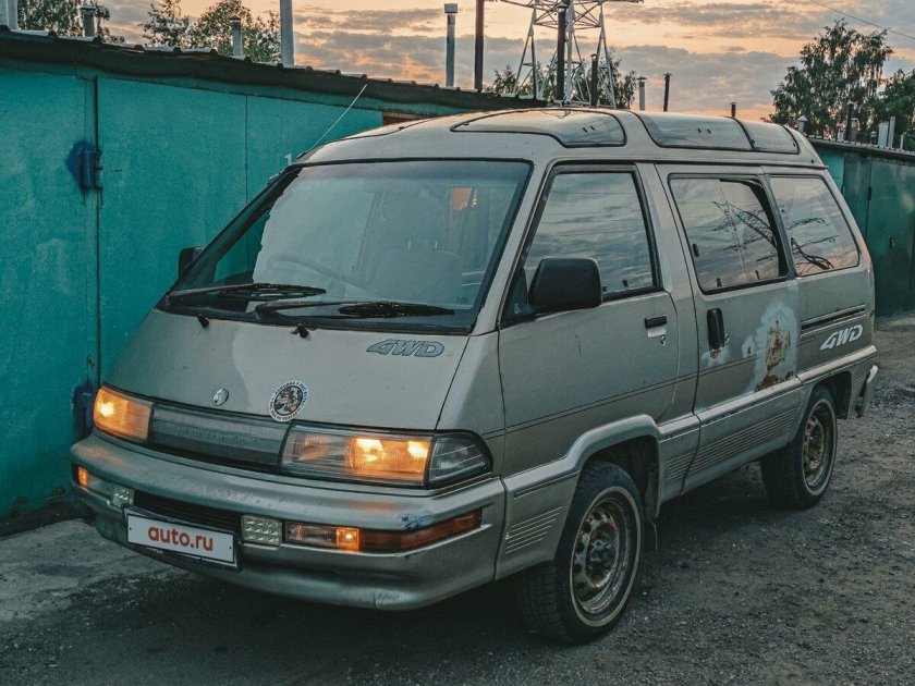 Toyota Master Ace Surf 1990