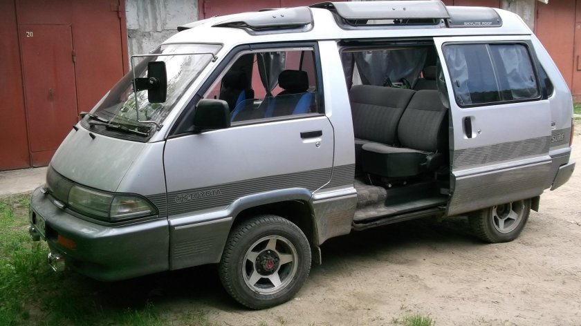 Toyota Master Ace Surf 1990