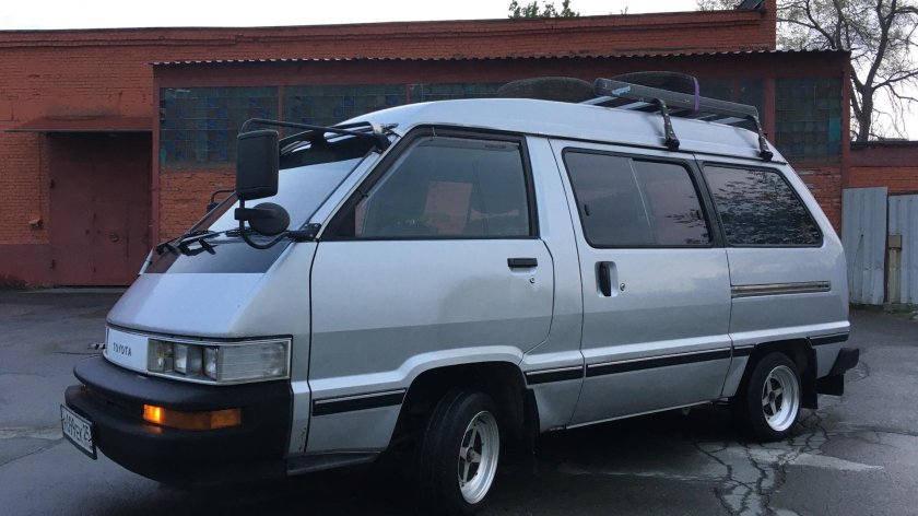 Toyota Master Ace Surf 1990