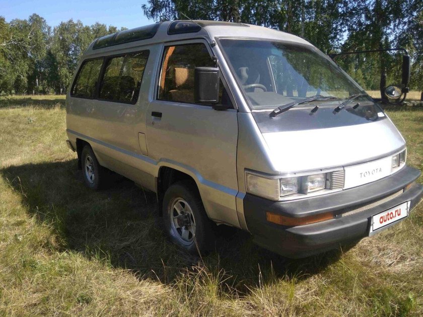 Toyota Master Ace Surf 1990