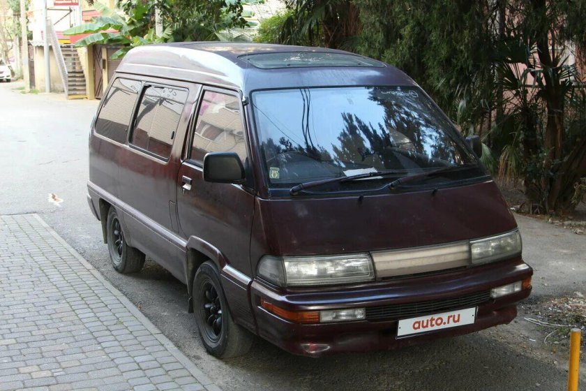 Toyota Master Ace Surf 1990