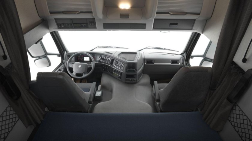 Фура вольво салон