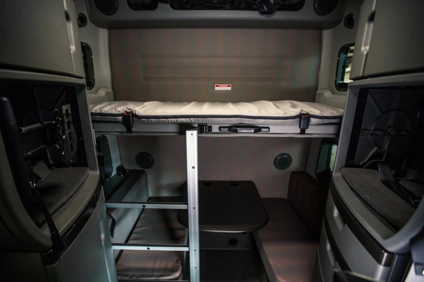 Volvo VNL 860 салон