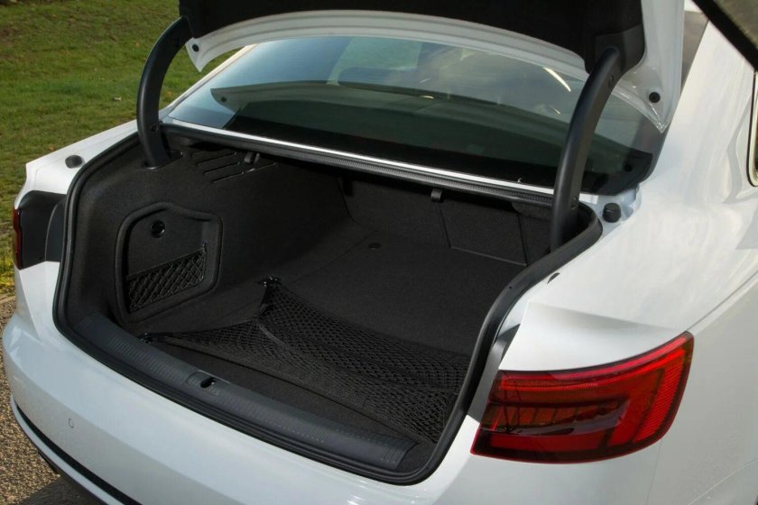 Audi a4 b9 багажник