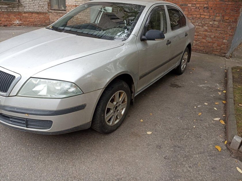 Шкода октавия 2007г серебристая
