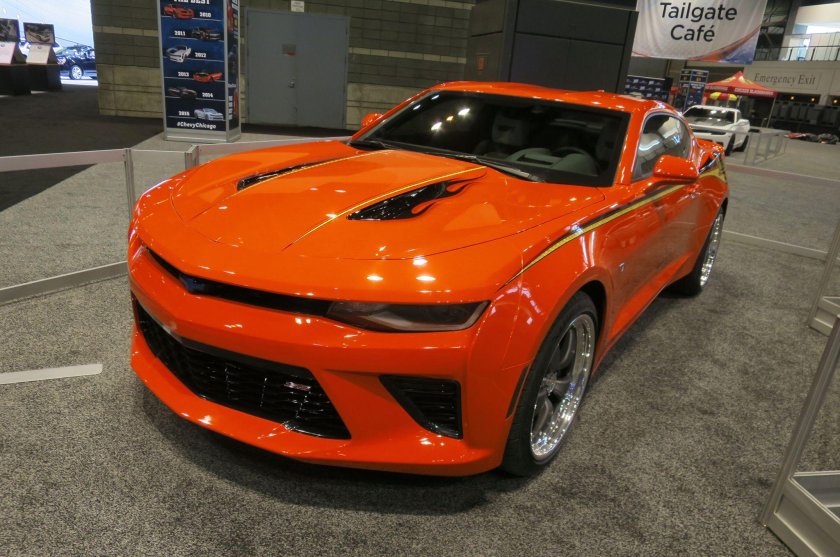 Шевроле Камаро оранжевая