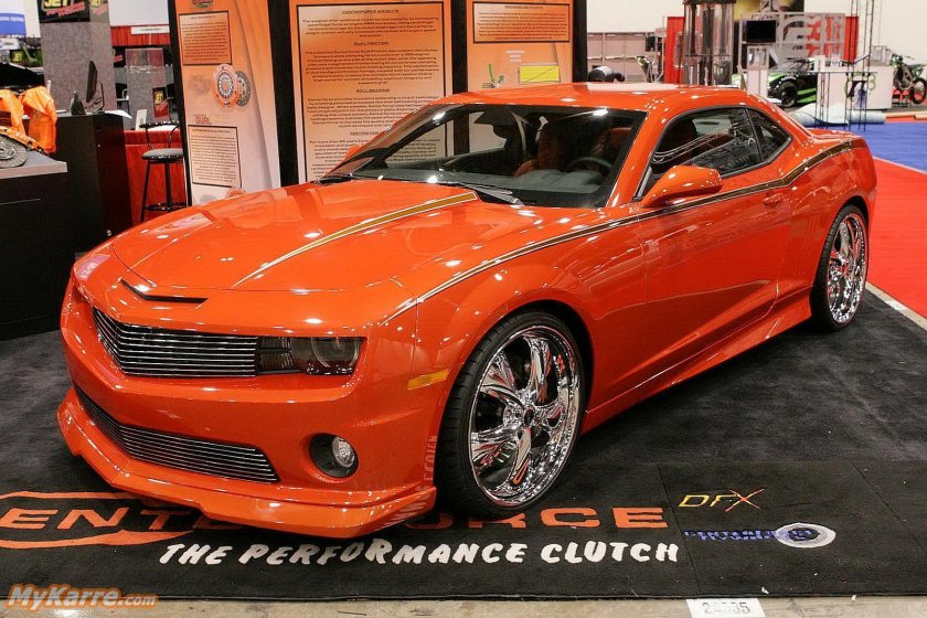 Шевроле Камаро оранжевая