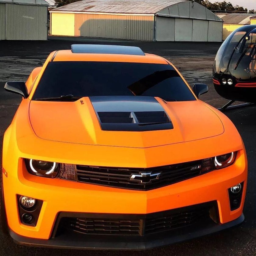 Шевроле Камаро 2020 оранжевая