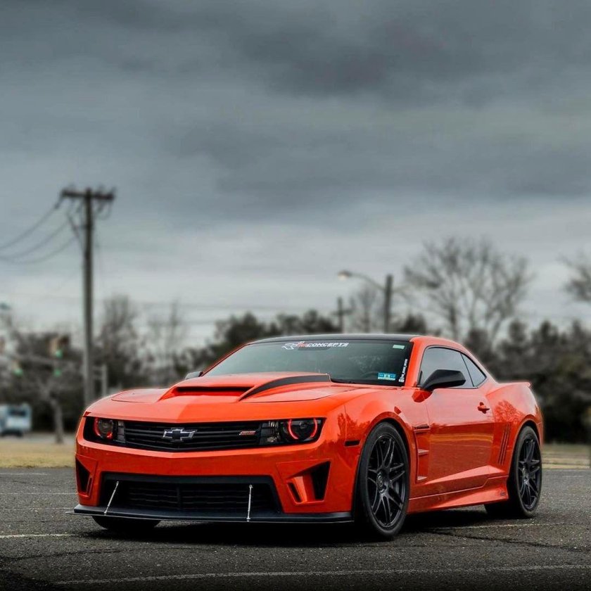 Chevrolet Camaro оранжевый